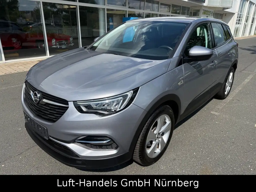 Opel Grandland X Edition 1.2 Navi ALU Top Zustand Notbremsassistent, Notrad, Einparkhilfe Sensoren vorne, Sitzheizung, Fernlichtassistent, Alufelgen, Beheizbares Lenkrad, LED-Scheinwerfer – Foto vom Hof