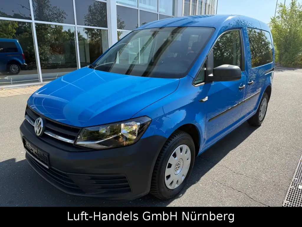 VW Caddy Nfz Kombi BMT 1,0 TSI Klima 5 Sitze 1.Hand Schiebetür links, Elektr. Fensterheber, Isofix, USB, Einparkhilfe Sensoren hinten, Klimaanlage, Armlehne, Reifendruckkontrollsystem – Foto vom Hof