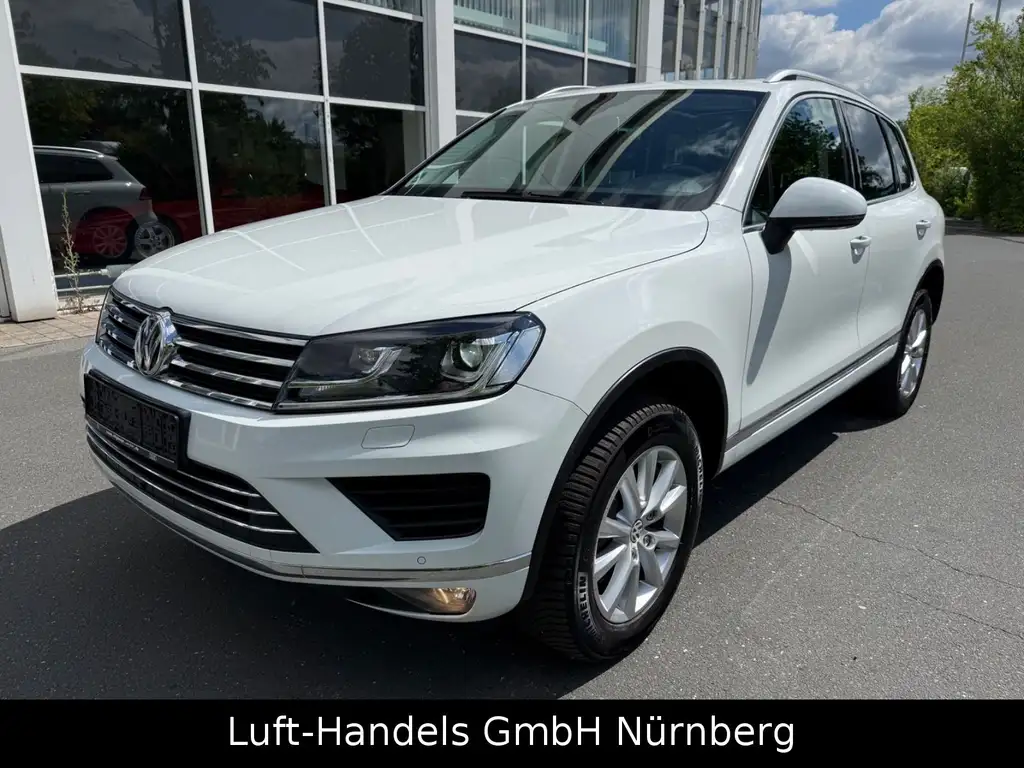 VW Touareg V6 TDI BMT/Start-Stopp Terrain Tech 4Mot – Foto vom Hof